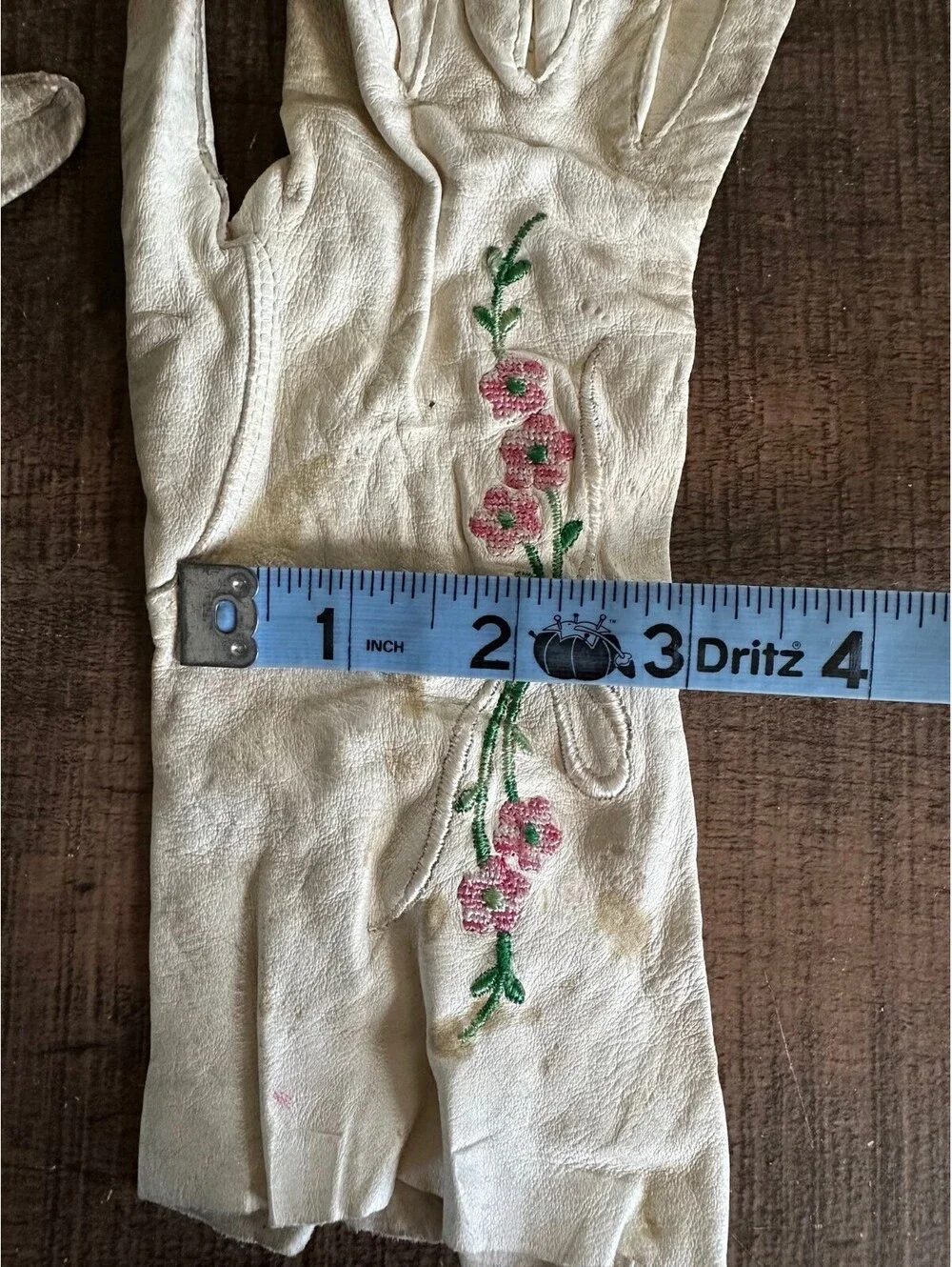 Vintage Cream Leather Gloves with Pink Floral Embroidery